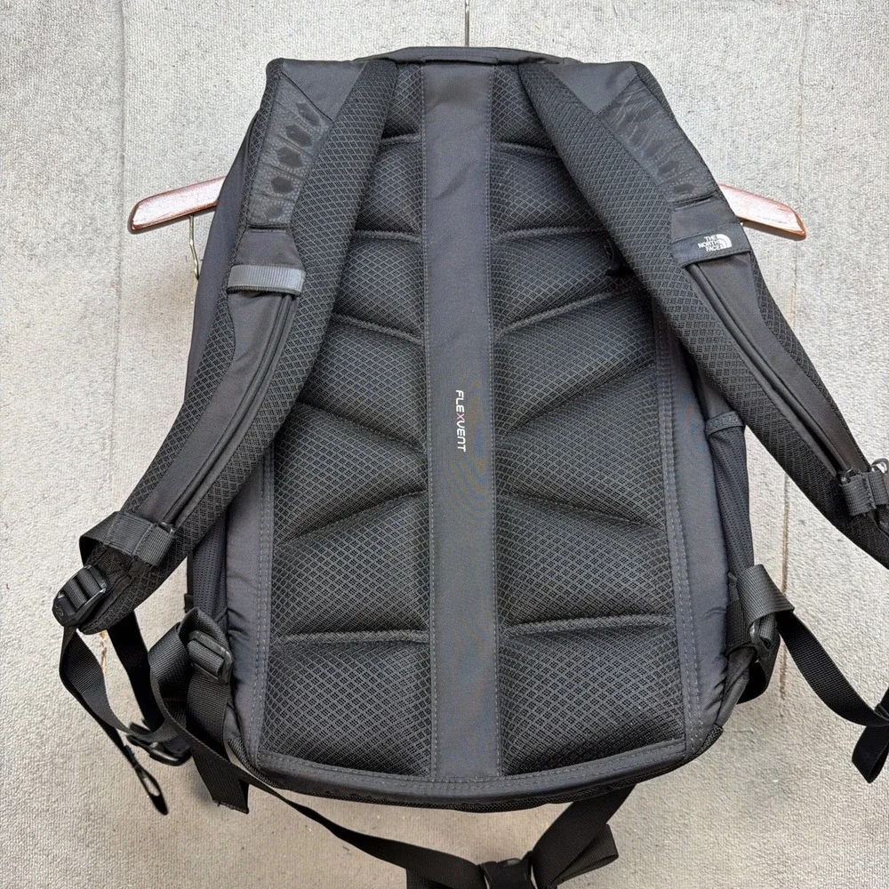 The North Face 28L Backpack Black Laptop Travel‎ School FlexVent